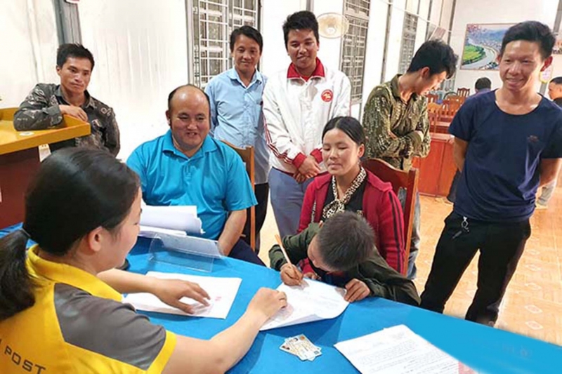 Hỗ trợ các gia đình thuộc diện chính sách tại xã Mường Cai, huyện Sông Mã, tỉnh Sơn La.