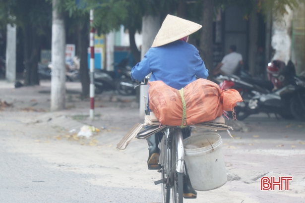 Nhọc nhằn nghề “mua của người chán, bán cho người cần”...