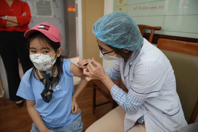 Hơn 1,8 triệu trẻ đã tiêm vaccine COVID-19, Bộ Y tế tiếp tục phân bổ vaccine - Ảnh 1.