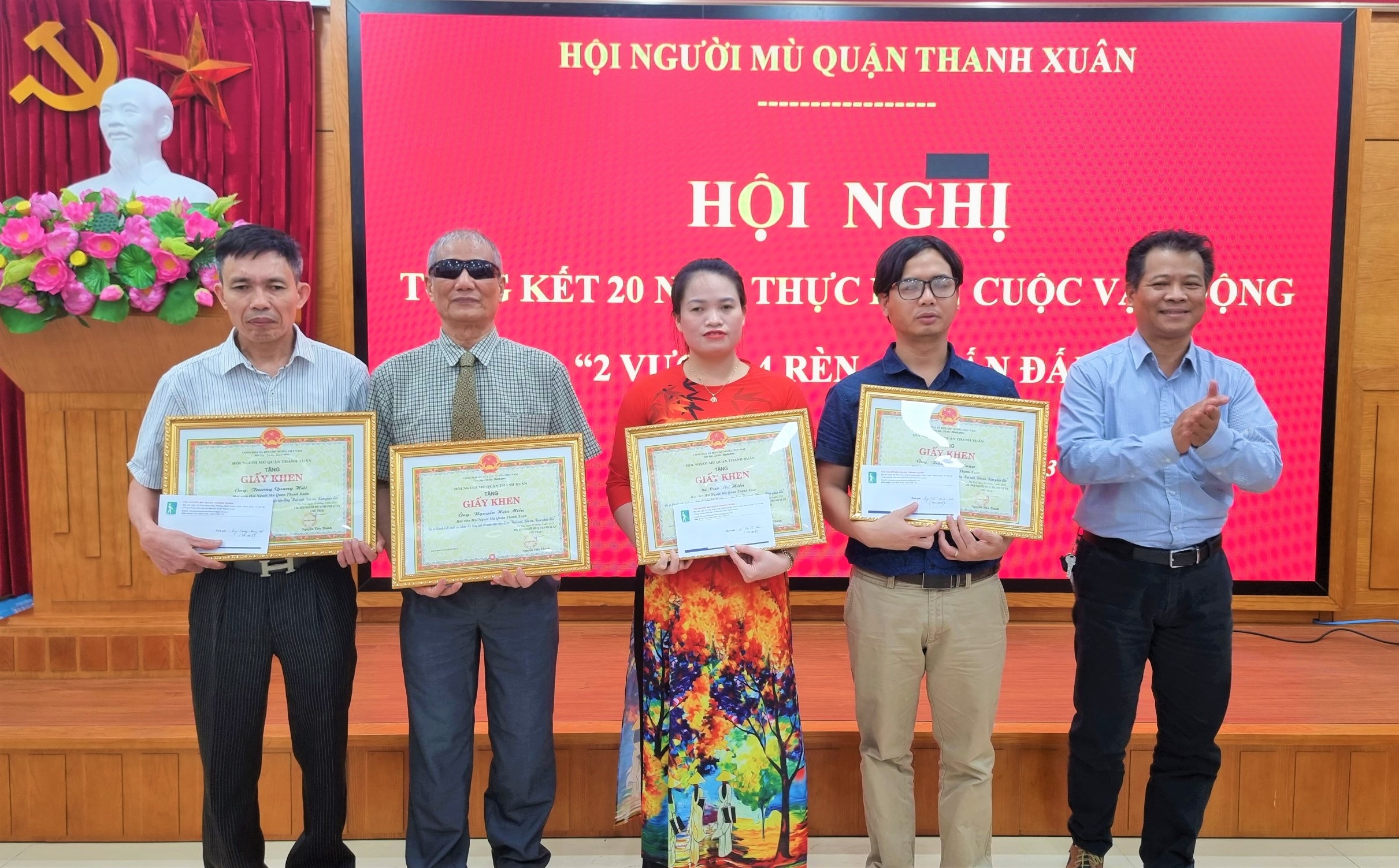 Người khiếm thị quận Thanh Xuân với cuộc vận động “2 vượt, 4 rèn, 5 phấn đấu”