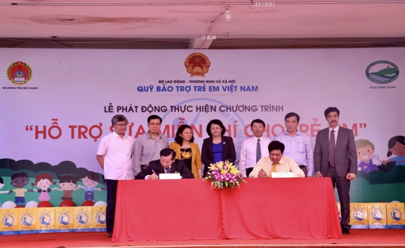 Quỹ Bảo trợ Trẻ em Việt Nam và Công ty Cổ phần Đầu tư & Kinh doanh Golf Long Thành ký thỏa thuận Chương trình hỗ trợ sữa miễn phí cho học sinh tiểu học với tổng trị giá 25 tỷ đồng.