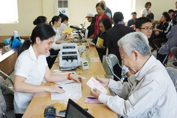 Chi trả lương hưu cho người dân tại Hà Nội