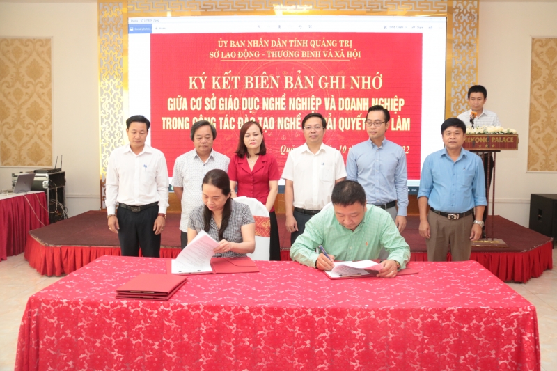 Các doanh nghiệp và cơ sở giáo dục nghề nghiệp trên địa bàn tỉnh Quảng Trị ký kết phối hợp trong công tác đào tạo nghề và giải quyết việc làm