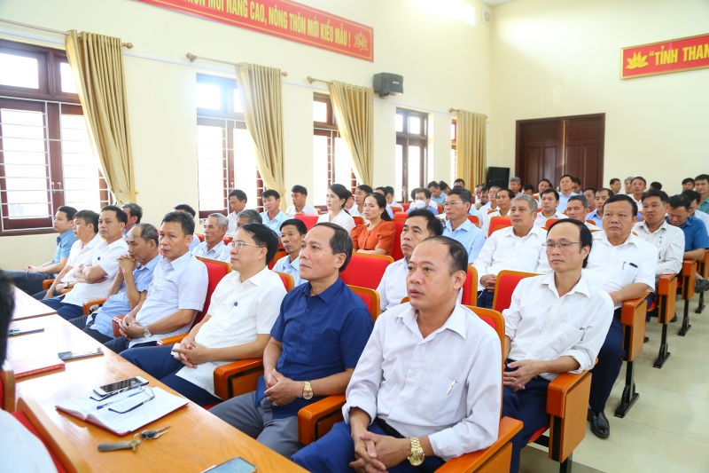Các đại biểu, cử tri tham dự hội nghị tại huyện Nông Cống