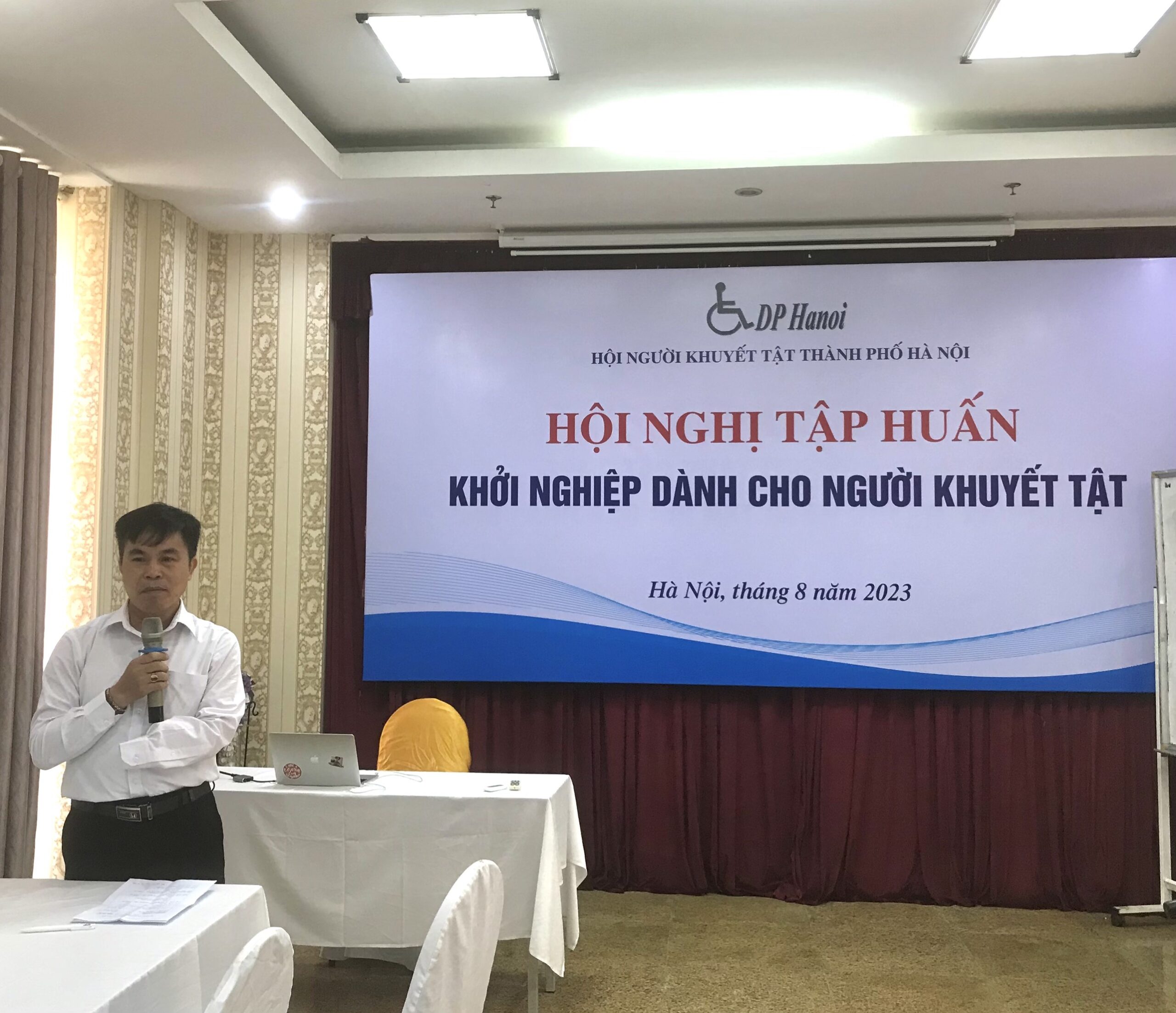 Đại diện lãnh đạo Hội người khuyết tật TP. Hà Nội phát biểu khai mạc Hội nghị