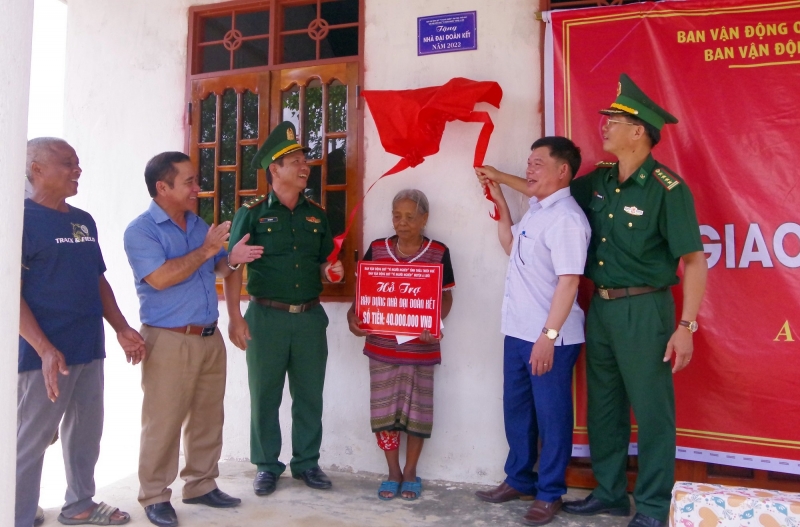 Khánh thành và bàn giao nhà Đại đoàn kết cho hộ nghèo tại khu vực biên giới thuộc huyện A Lưới, tỉnh Thừa Thiên Huế