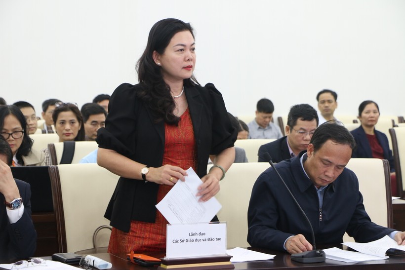 Bà Trần Lưu Hoa - Phó Giám đốc Sở GD&amp;ĐT Hà Nội chia sẻ ý kiến tại tọa đàm.