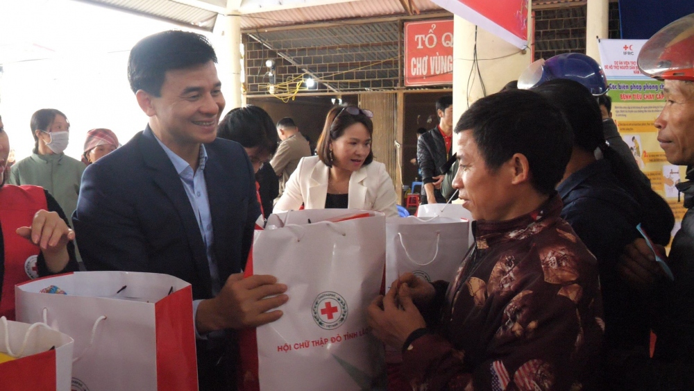 phien cho tet 0 dong den voi vung cao lao cai hinh anh 1