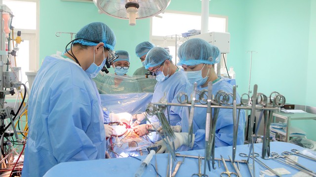 Bệnh viện Trung ương Huế lập kỷ lục ghép tạng cứu 8 bệnh nhân chỉ trong 48 giờ- Ảnh 2.