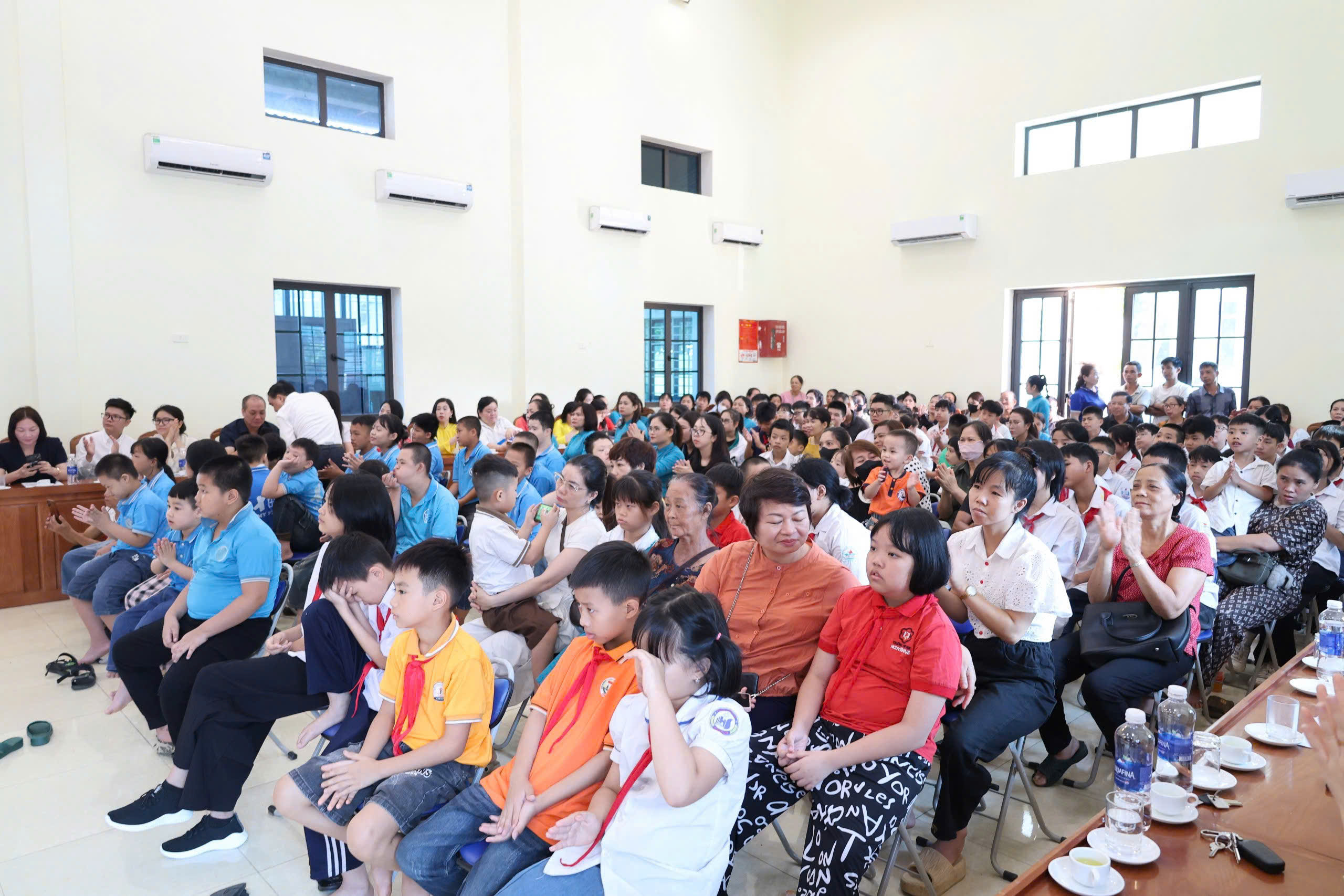 Anh 4 cac dai bieu tham du Chuong trinh