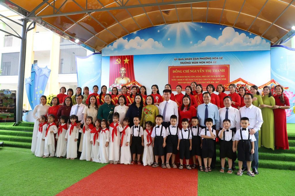 Phó Chủ tịch Quốc hội Nguyễn Thị Thanh tặng Ninh Bình 500 bộ sách tiếng Anh kèm bút AI cho học tại Ninh Bình 12 1788580818884 6155087362283054351 6155087362283054351 537ac8ac5de1c335f04b59b9d1e66f46