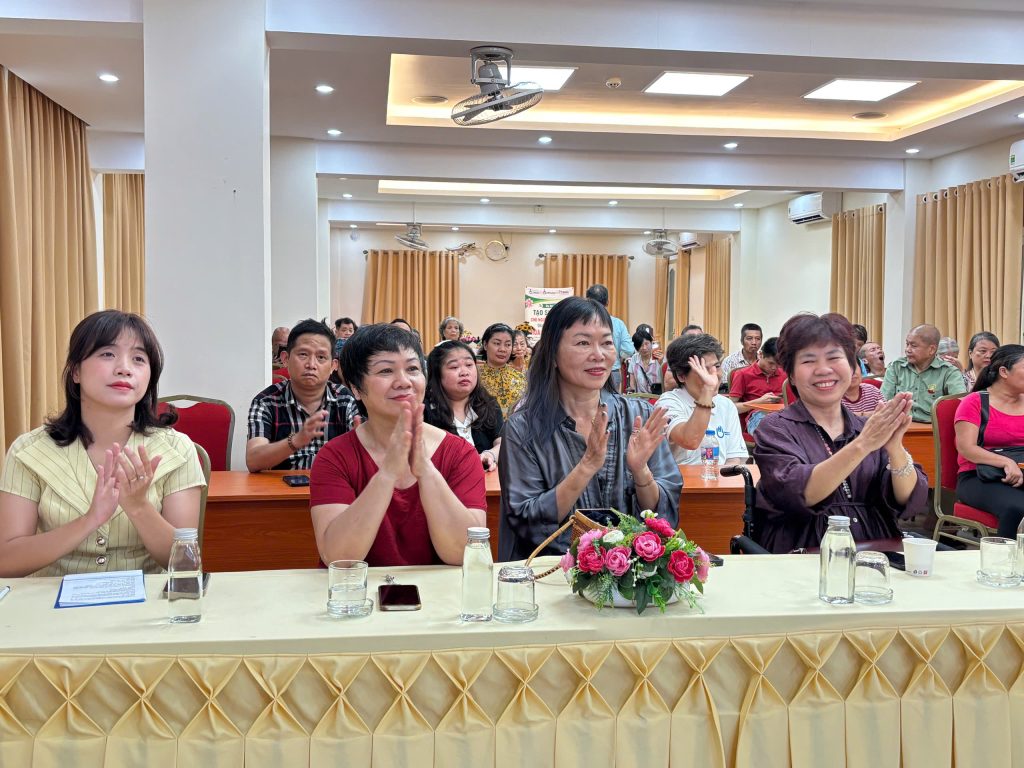 Khơi nguồn sinh kế xanh từ những tấm vải vụn 28 1790782875121 2080546036908021947 7410229175938231218 b9056389a41ba1a0f6d5a32c3adc5448
