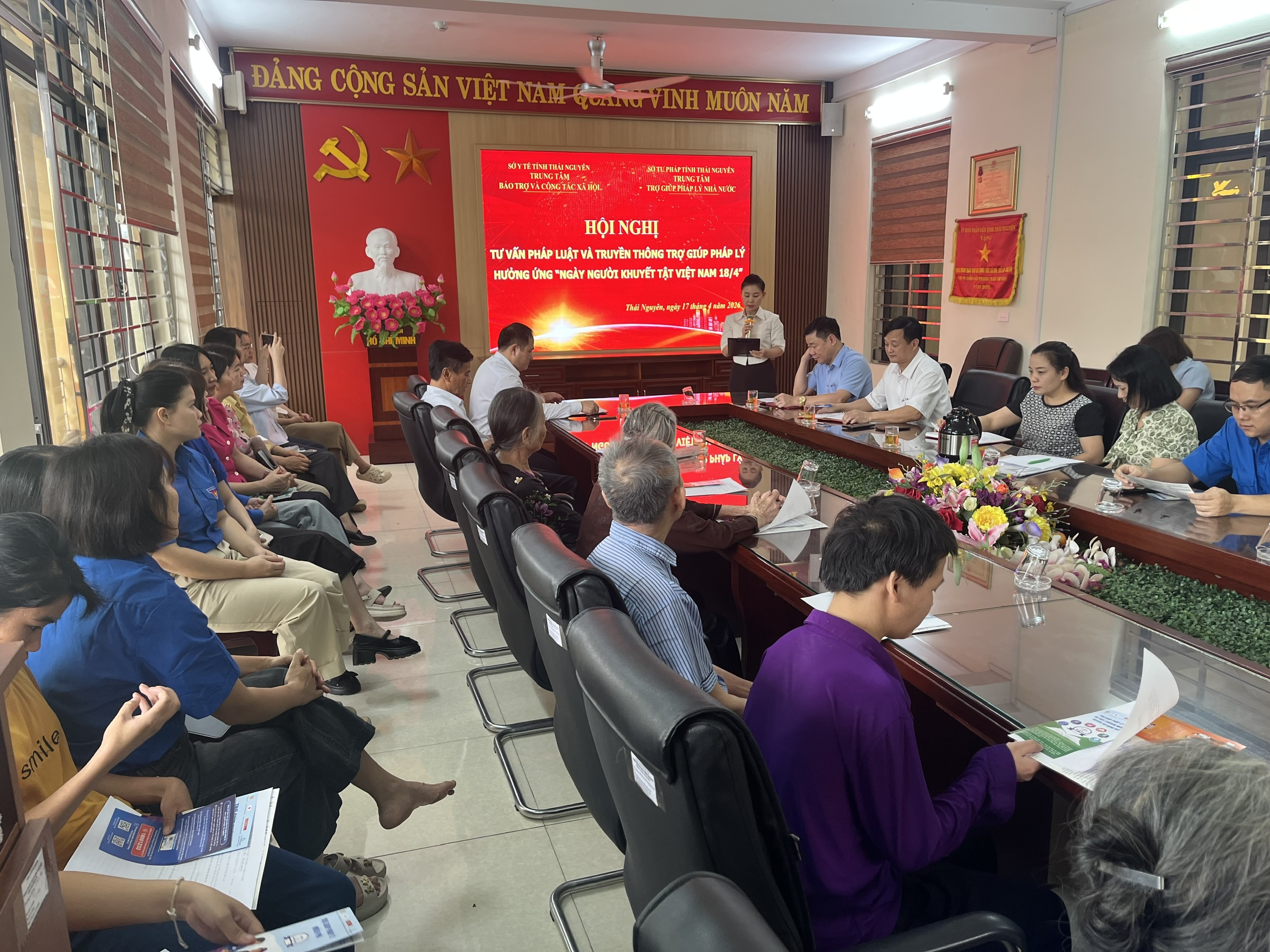 Anh 1 Quang canh hoi nghi Truyen thong va tu van phap luat tai chieu 17 4