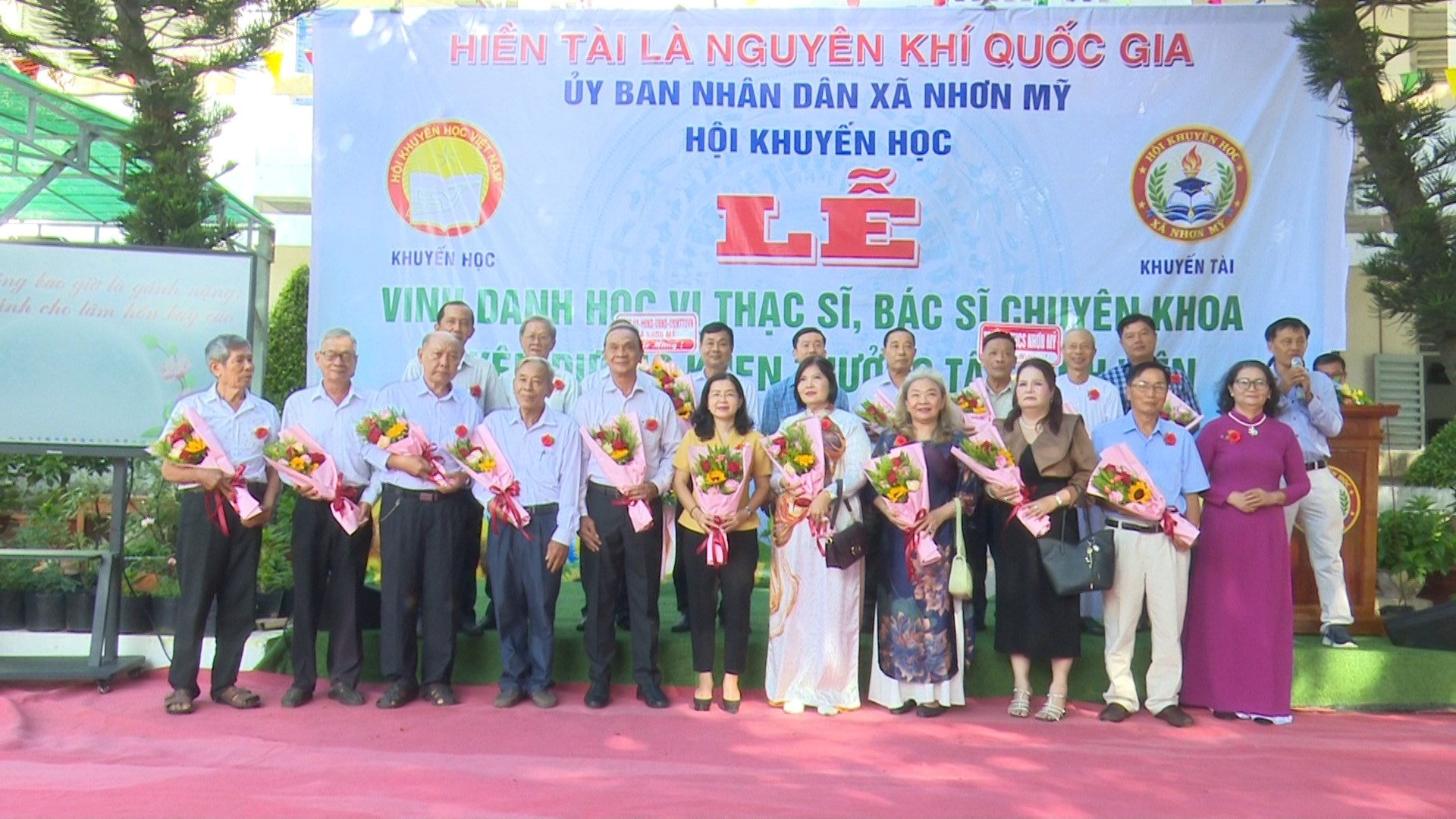 Hoi Khuyen hoc xa tang hoa tri an nha tai tro