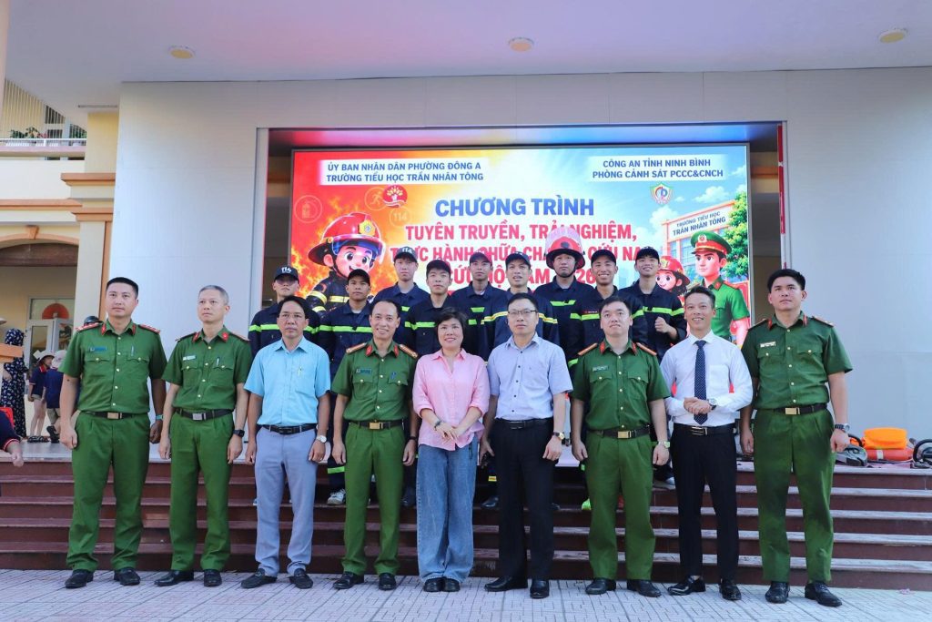 Ninh Bình: Chủ động phòng cháy, giữ an toàn cho người dân 10 1791000357902 6111878840032140981 g7235291857184200460 3d3741903c4e05d5ebc95aad5703cd53