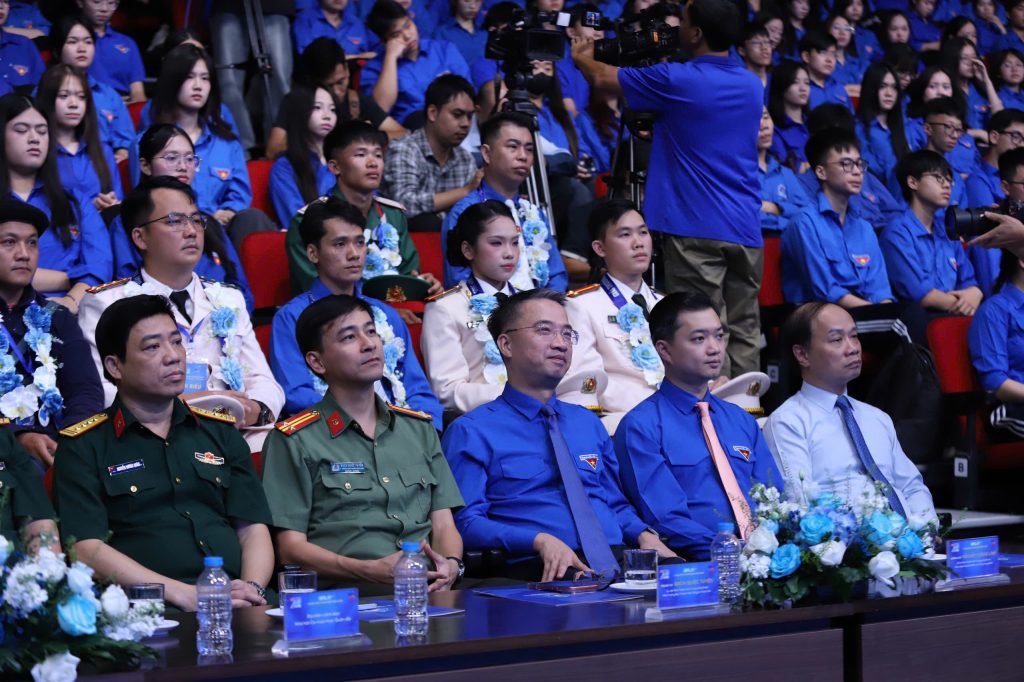 Gương Thanh niên sống đẹp: Vinh danh những câu chuyện tử tế trở thành nguồn năng lượng lan toả cho cộng đồng 12 1791685596886 9042099596708519199 9042099596708519199 f4f2301ec76d3291231cdffa6ee225b4