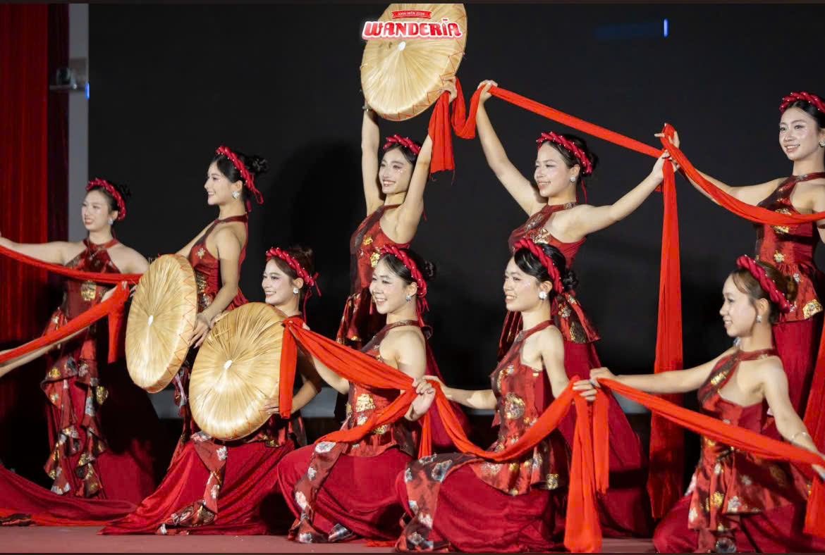 Đắm chìm vào “công viên cổ tích” WANDERIA qua đêm hội Khai Niên 2026 15 1792739976825 191380214739440677 5698386702465657494 4b06bb34b2f29c1ff42d615f480ae3cf