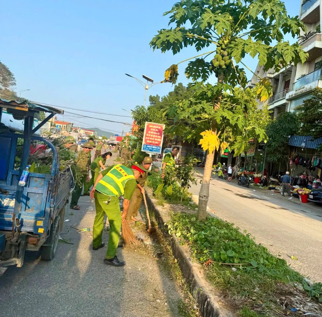 Thanh Hoá: Tuổi trẻ Công an xã Hà Trung ra quân hưởng ứng chiến dịch làm cho thế giới sạch hơn 7 1792827851857 6111878840032140981 g7235291857184200460 92fdbaa4cc9d79d88eb28d5181012371