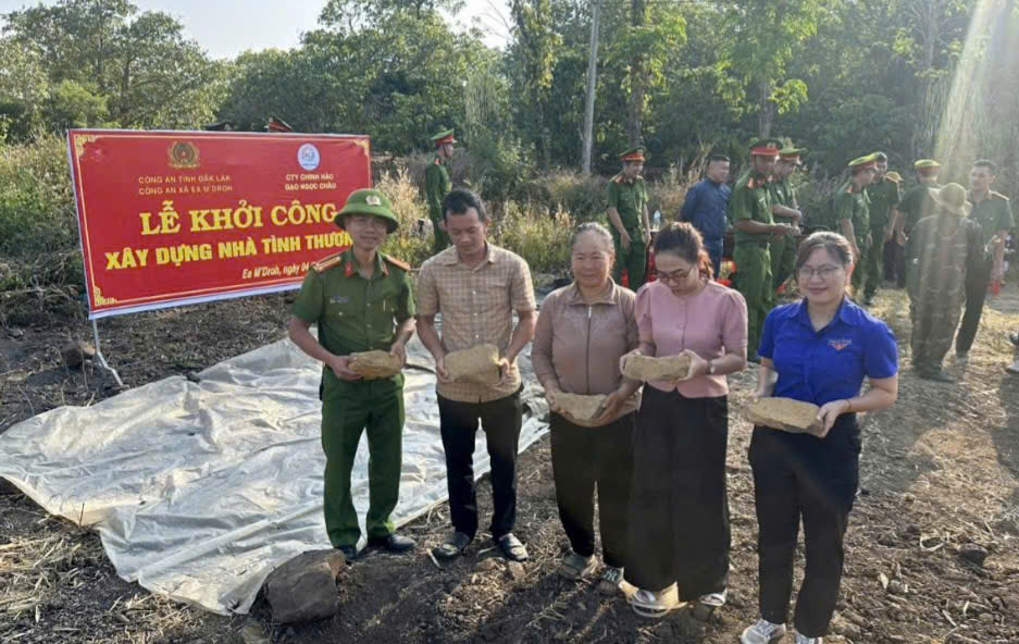 Đắk Lắk: Những chi bộ chung tay giúp hộ nghèo, người tàn tật Ea M’Dróh an cư, tạo sinh kế 10 A 1