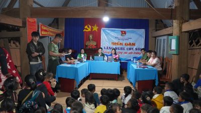 A1 Lắng nghe con nói