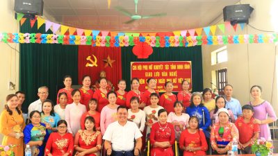 Các đại biểu chụp ảnh lưu niệm tại buổi lễ kỷ niệm Các đại biểu chụp ảnh lưu niệm tại buổi lễ kỷ niệm