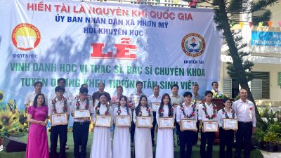 Tuyên dương khen thưởng tân sinh viên